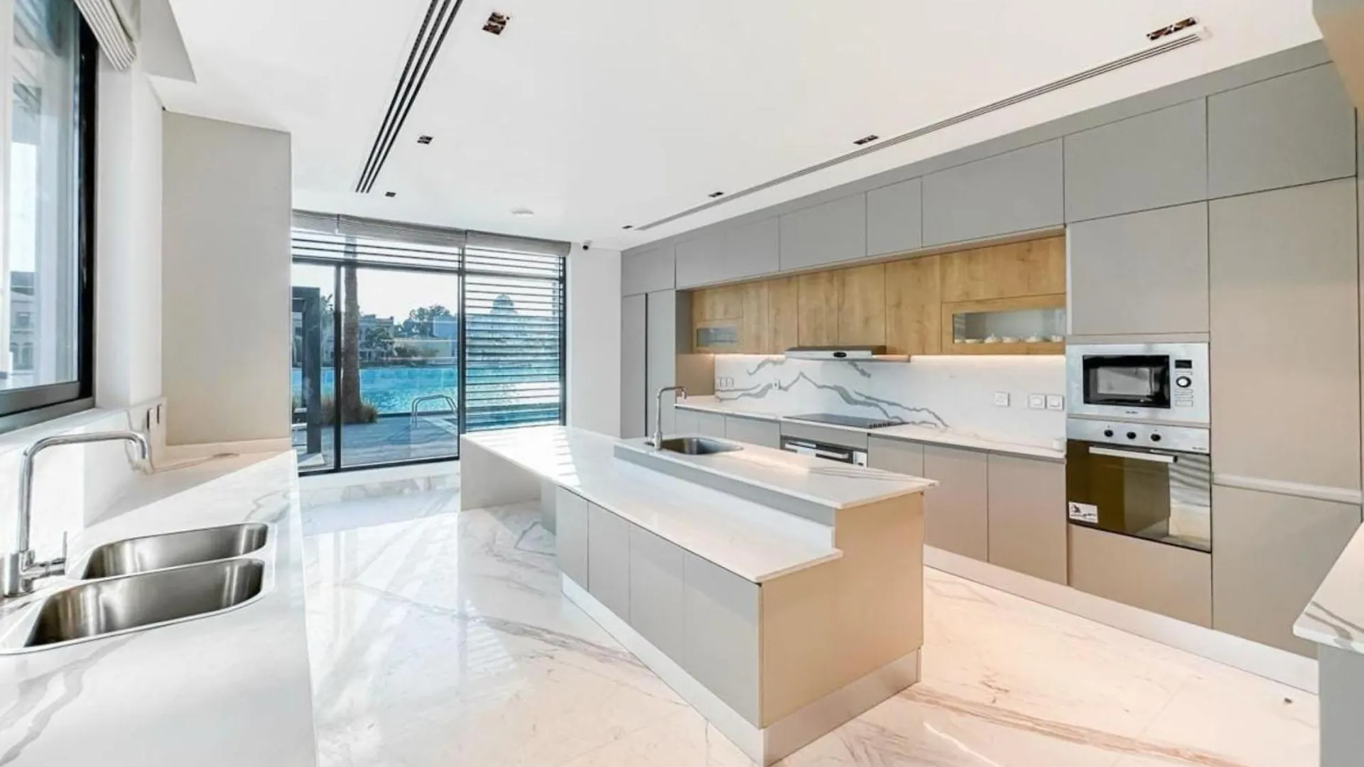 World Class Luxurious 8 Bdr - Villa In Palm Jumeriah Dubaj